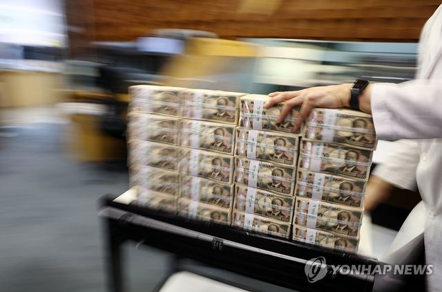 일본은행, 기준금리 0.75%로 인상…30년만에 '0.5% 벽' 깼다