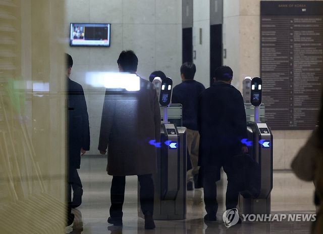 상설특검, '관봉권 폐기' 관련 한국은행 수색…첫 강제수사