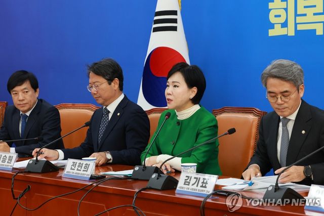 사법행정 개혁안 보고회서 발언하는 전현희 TF 단장