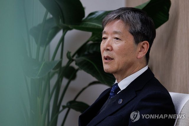 인터뷰하는 박승렬 NCCK 신임 총무