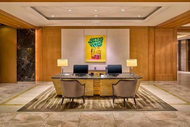 롯데호텔 서울, 현대미술 작가 이명미 기획 전시