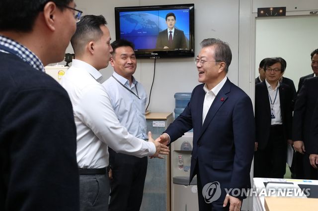 국방부 북한정책과 방문한 문재인 대통령