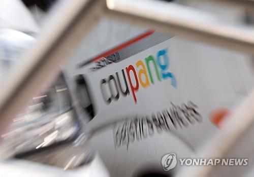 서울 한 차고지 주차된 쿠팡 배송 트럭