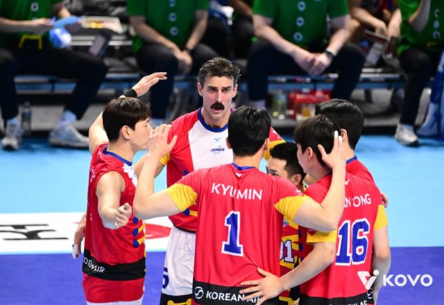 득점 후 기뻐하는 대한항공 선수들 