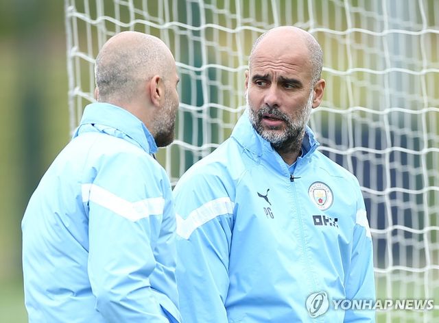 맨시티 과르디올라 감독(오른쪽)과 수석코치였던 마레스카 첼시 감독.