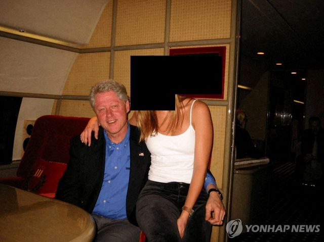 공개된 엡스타인 파일의 클린턴 전 대통령