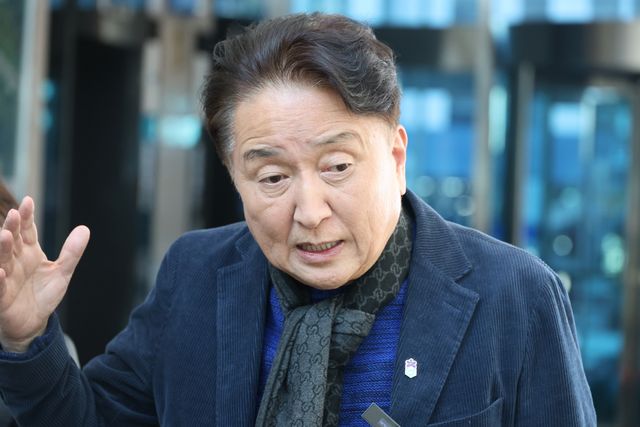 경찰 조사 마친 김영환 충북지사