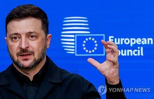 지난 18일 브뤼셀에서 열린 기자회견에서 발연하는 젤렌스키 우크라이나 대통령 [로이터 연합뉴스 자료사진. 재판매 및 DB 금지]