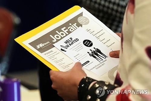 미 플로리다주 취업박람회의 한 구직자