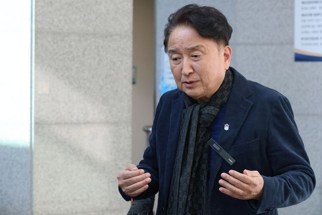 경찰 조사 마친 김영환 충북지사