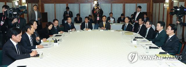 총리공관에서 열린 고위당정협의회