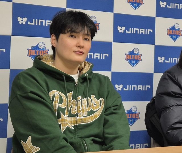 인터뷰하는 김희진