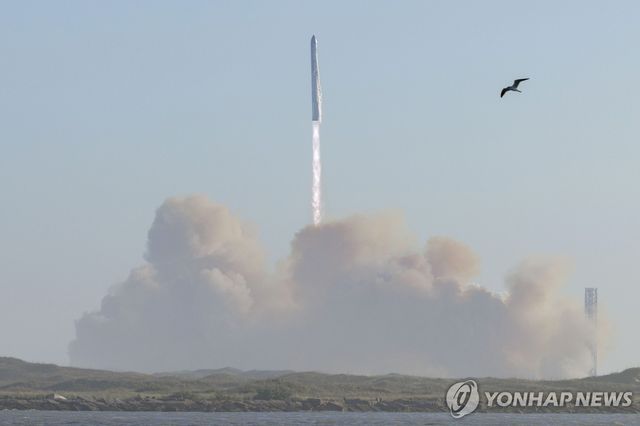 올해 1월 16일 미국 텍사스주 보카치카 해변에서 발사되는 스타십 로켓