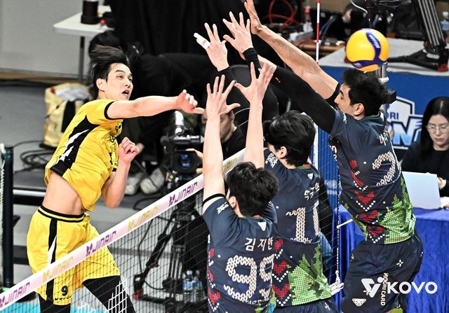 KB손해보험 임성진의 강타