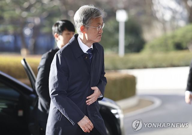 출근하는 조희대 대법원장