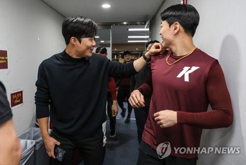 2022년 한국시리즈 당시 키움을 방문했던 김하성(왼쪽)