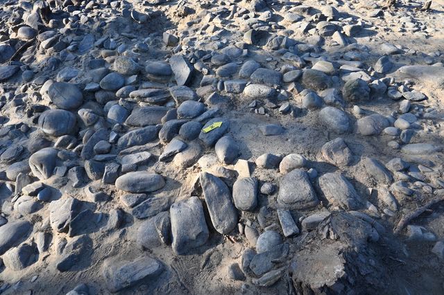 동해안 최초 적석분구묘 묘곽 모습