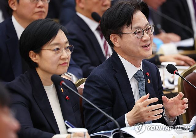 한성숙 중기부 장관과 김정관 산업부 장관