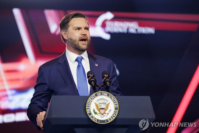 터닝포인트USA 행사에서 발언하는 JD 밴스 미국 부통령