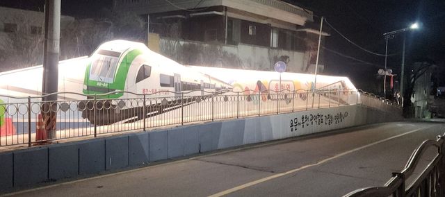 "100년 염원 이뤘다"…지역사회, 홍천~용문 철도 예타 통과 환호 - 2