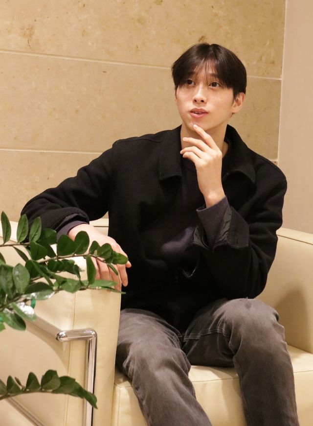 인터뷰하는 전민철