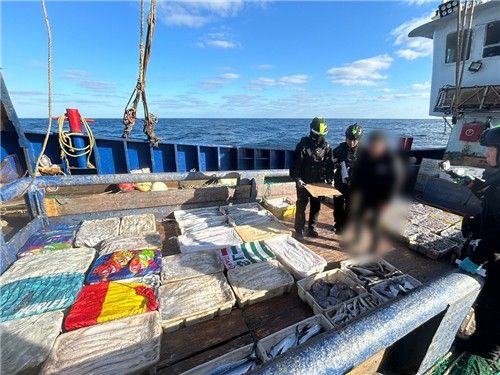 지난 18일 적발된 무허가 조업 중국어선