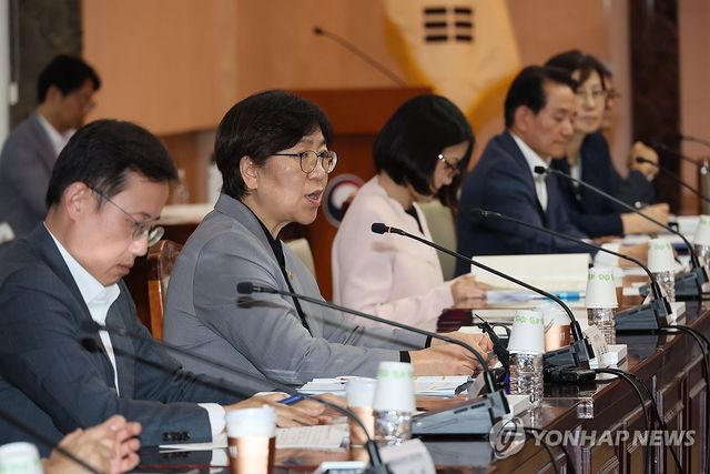 발언하는 정은경 장관