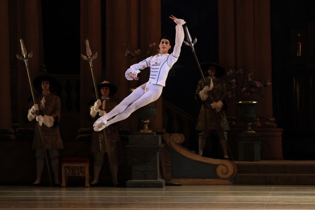 날아오르는 전민철