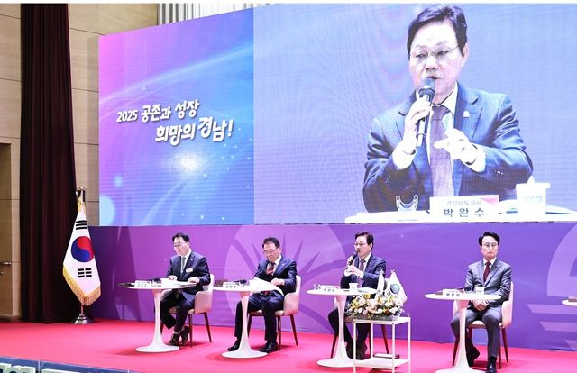 박완수 경남지사(오른쪽 두 번째), 사천시민과 상생토크