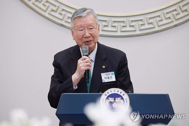 대한노인회 초청 오찬, 발언하는 이중근 회장