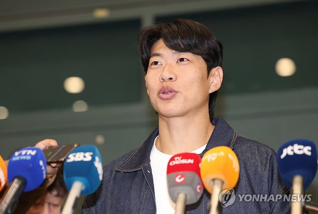 인터뷰하는 송성문