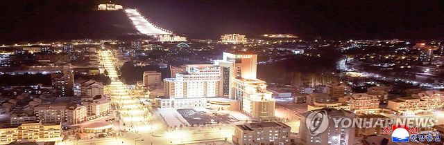 북, 백두산 인근 삼지연에 호텔 준공…김정은 "관광 대표도시로"