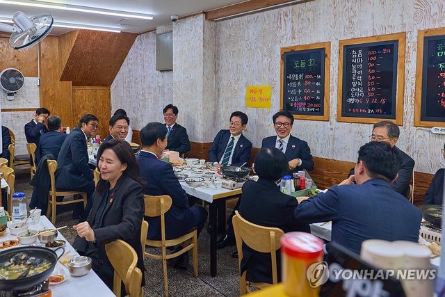 부산 부전시장 찾은 이재명 대통령