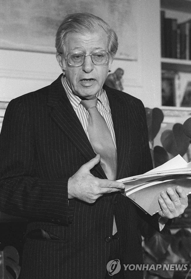 MLB 선수들의 자유 이적 권리를 판결한 조정위원 피터 자이츠