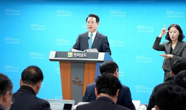 기자회견하는 김영록 전남지사