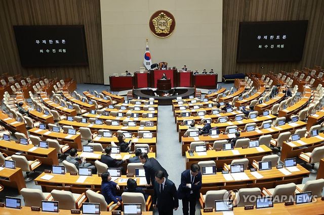 국민의힘 최수진 의원, 정보통신망법 필리버스터 시작