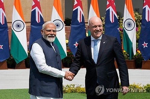 지난 3월 인도 뉴델리서 만난 모디 인도 총리(왼쪽)와 럭슨 뉴질랜드 총리