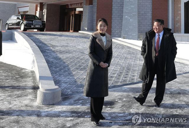 김정은과 '1호차' 같이 탄 주애