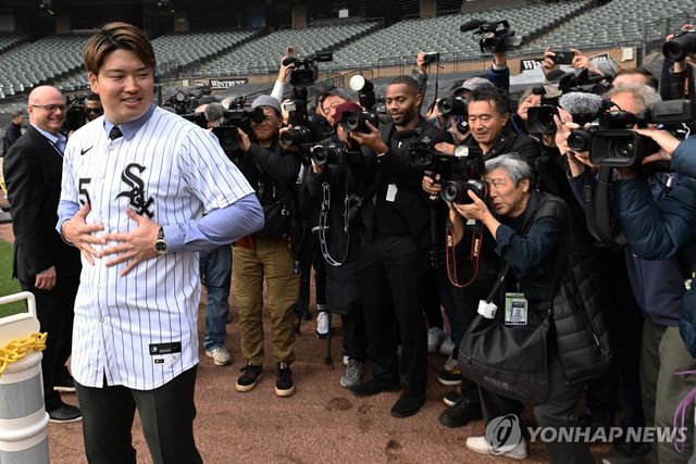 사진 찍는 시카고 화이트삭스 무라카미 무네타카