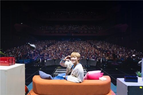 멜론 '더 모먼트' 행사 출연한 가수 우즈