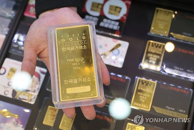 인천 중구 한국금거래소 영종도점에 전시된 골드바