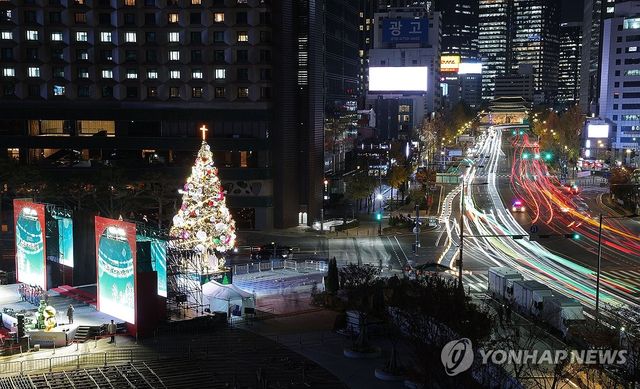 불 밝힌 서울광장 성탄트리