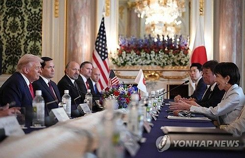 지난 10월 도쿄에서 정상회담 갖는 미일 정상