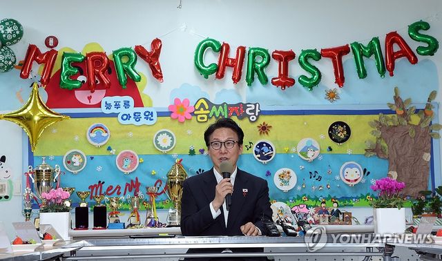 아동양육시설 방문한 김민석 총리