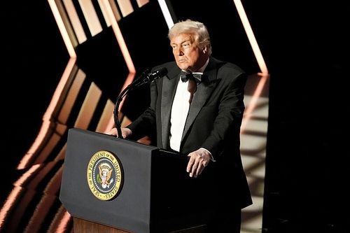 '트럼프-케네디센터 공로상' 사회보는 트럼프 대통령