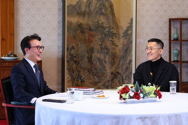 대담하는 김민석 국무총리와 강민구 셰프