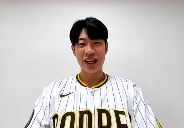 인사하는 송성문