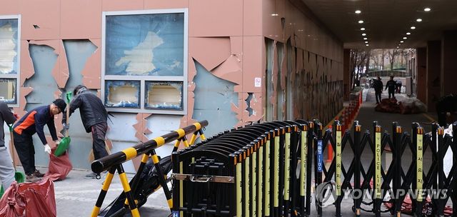 서부지법 난동사태, 복구작업 시작