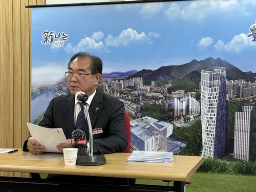 구의회 구상권 청구 기자회견 갖는 사상구청장