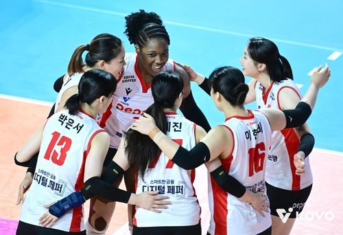 득점 후 기뻐하는 페퍼저축은행 선수들